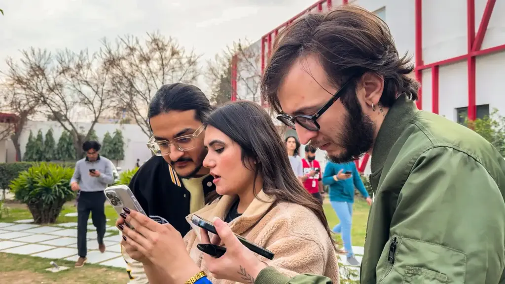 Customer Service In The Era Of Social Media: How Brands Can Build Loyalty
